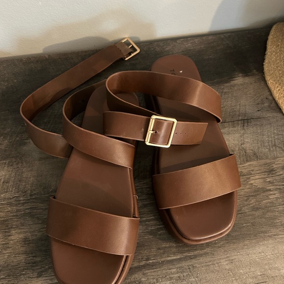 Torrid Buckle Wrap Flatform Sandal (WW) 7.5 - Picture 4 of 7